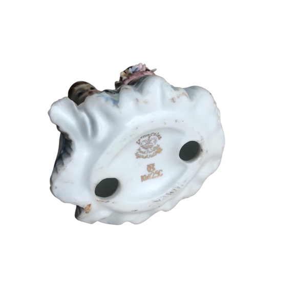 Vintage Lefton KW125C hand painted ceramic flower girl figurine - Picture 5 of 5